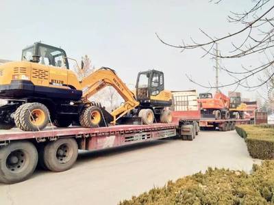 恒特挖掘機(jī)慶祝新一輪交付 15臺(tái)微型挖掘機(jī)順利抵達(dá)客戶手中